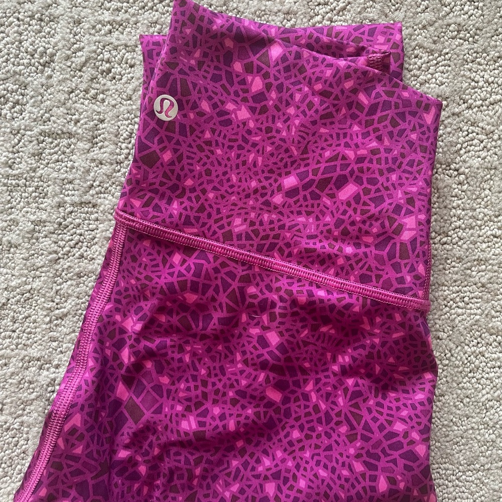 Lululemon wunder under pants size 4.